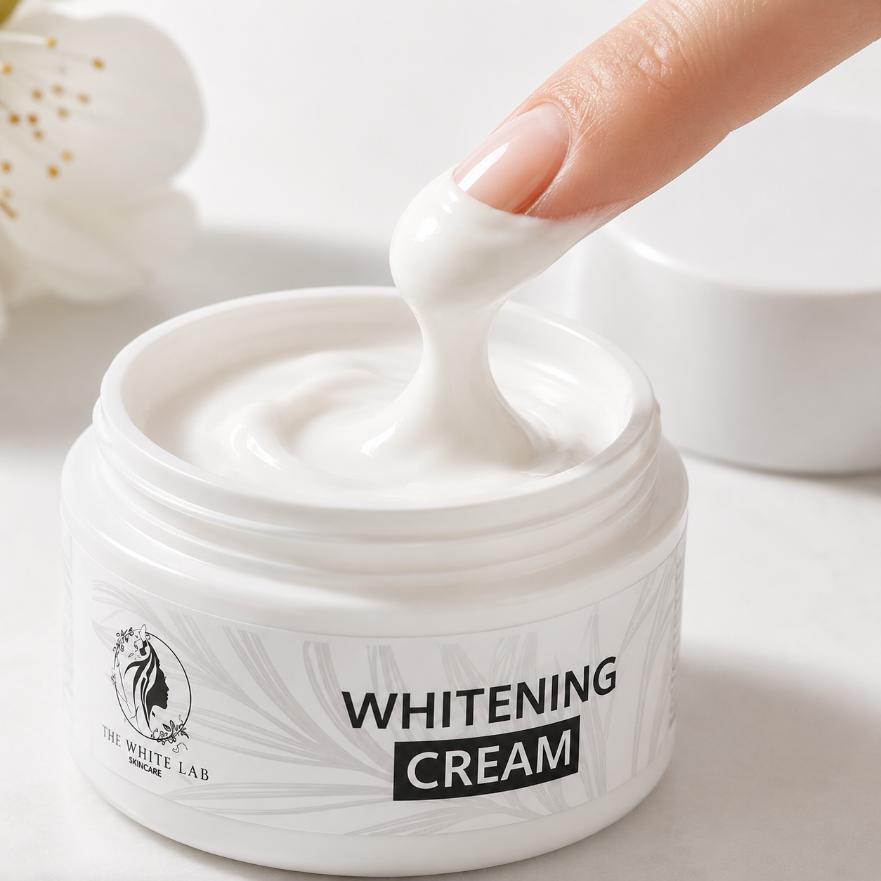 Smooth and creamy texture of the whitening face cream